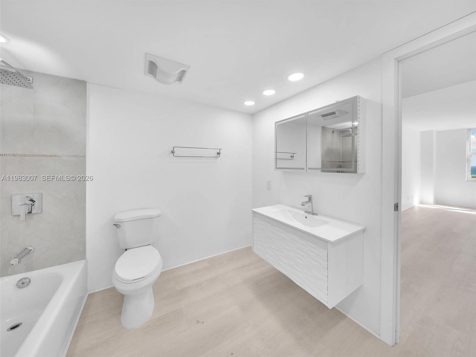 WINSTON TOWERS 500 CONDO - Residential