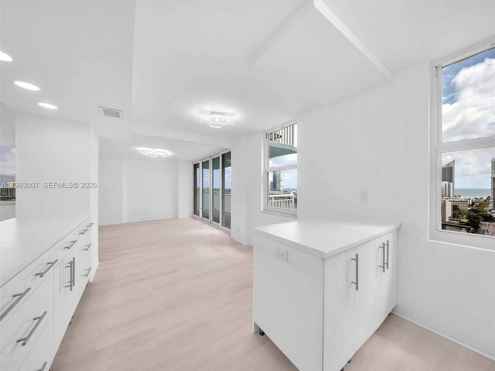 WINSTON TOWERS 500 CONDO - Residential