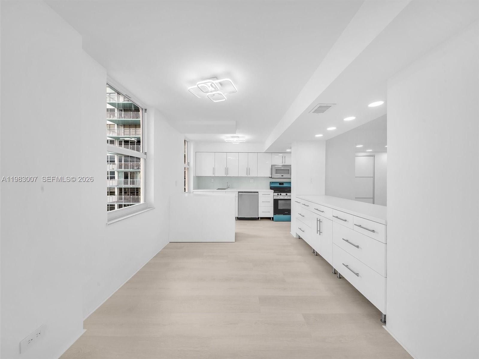 WINSTON TOWERS 500 CONDO - Residential