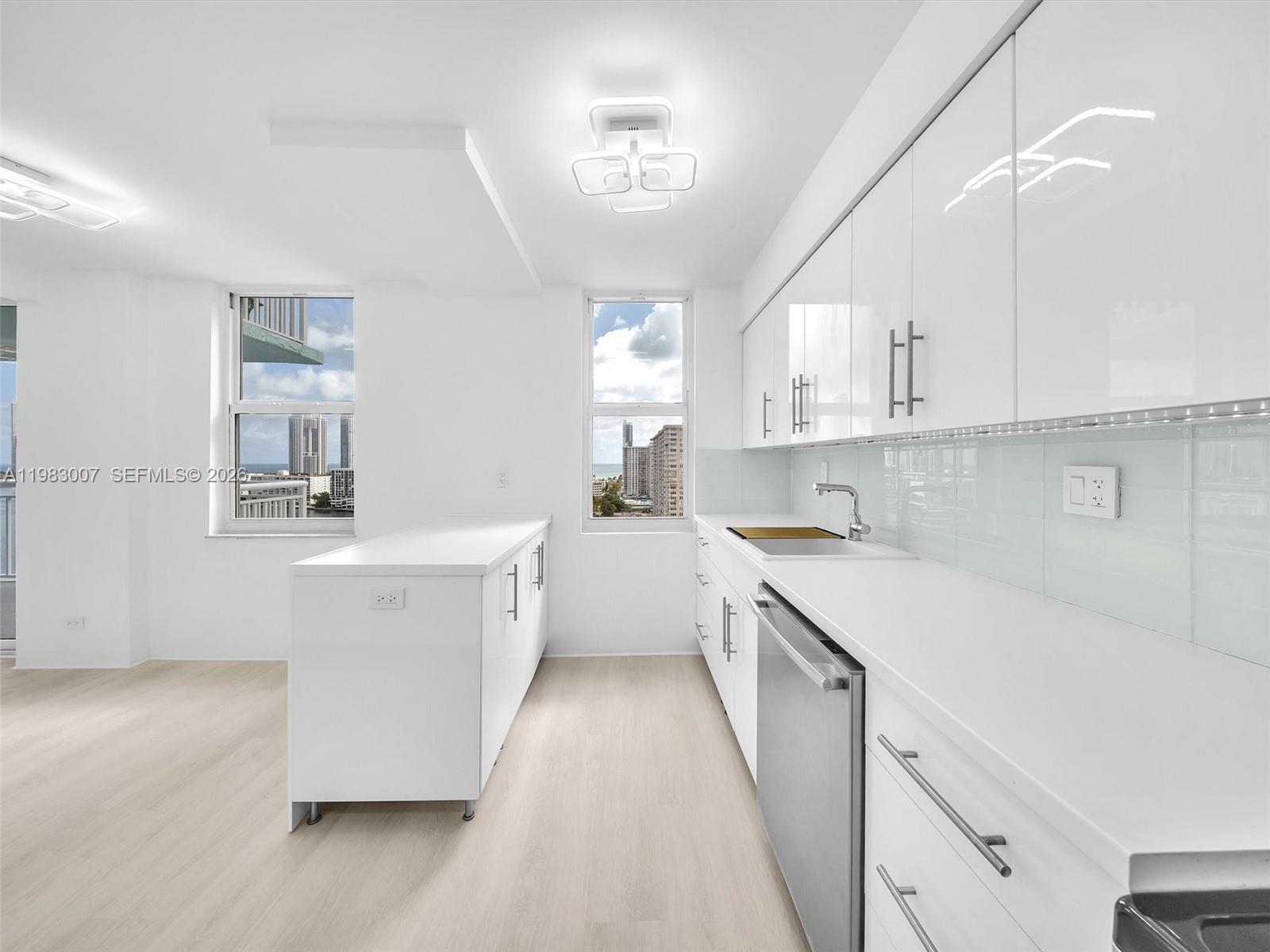 WINSTON TOWERS 500 CONDO - Residential