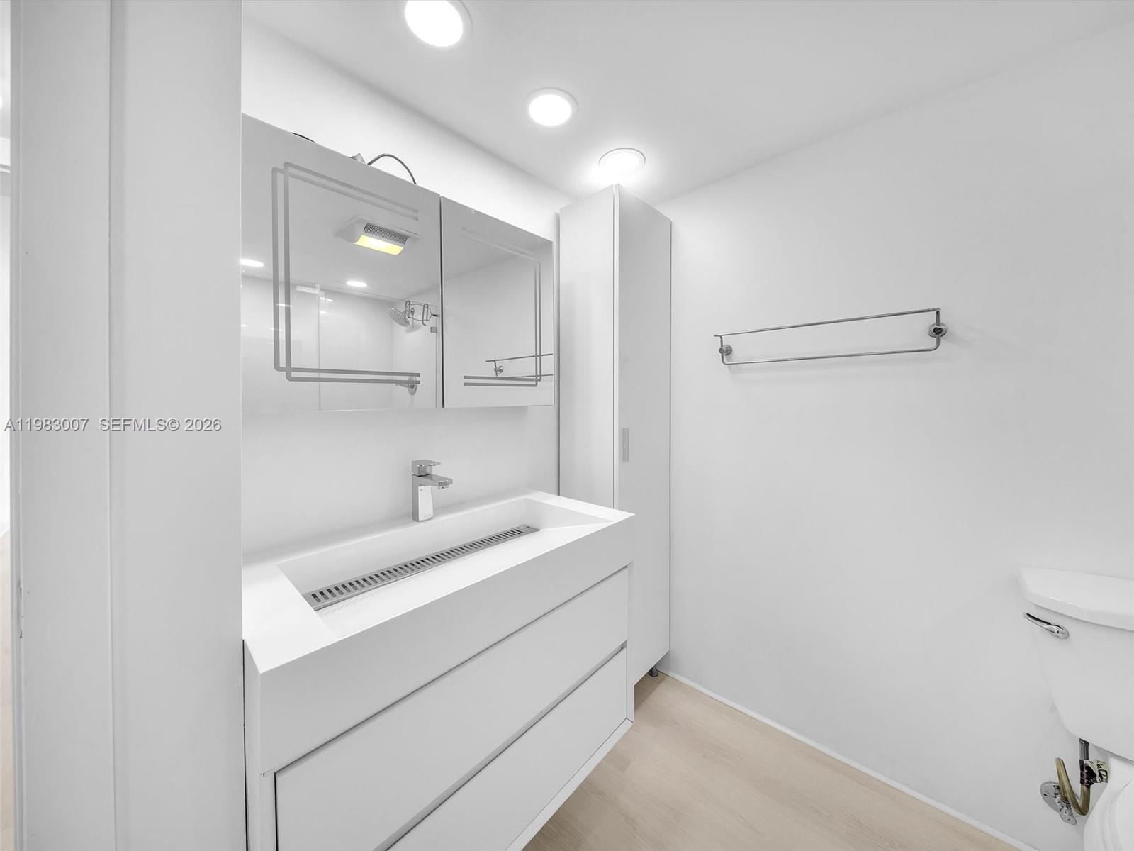 WINSTON TOWERS 500 CONDO - Residential