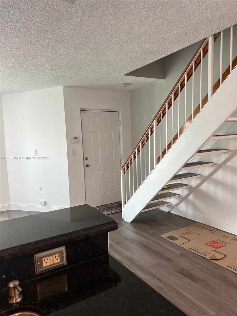 CORAL POINTE TOWNHOMES CO - Residential Lease