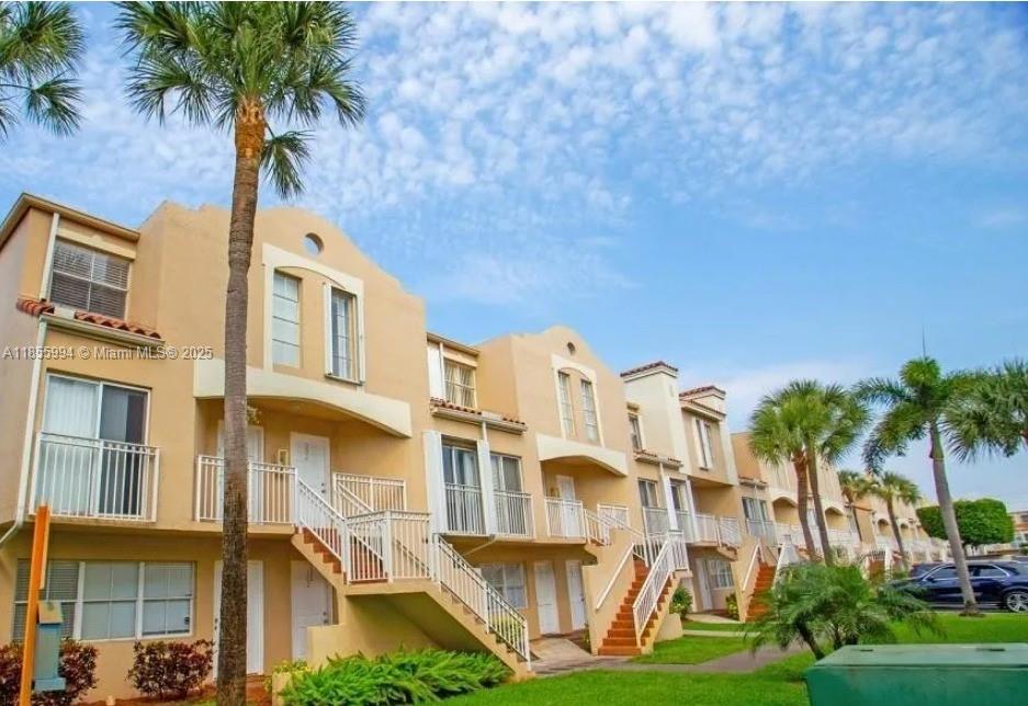 CORAL POINTE TOWNHOMES CO - Residential Lease