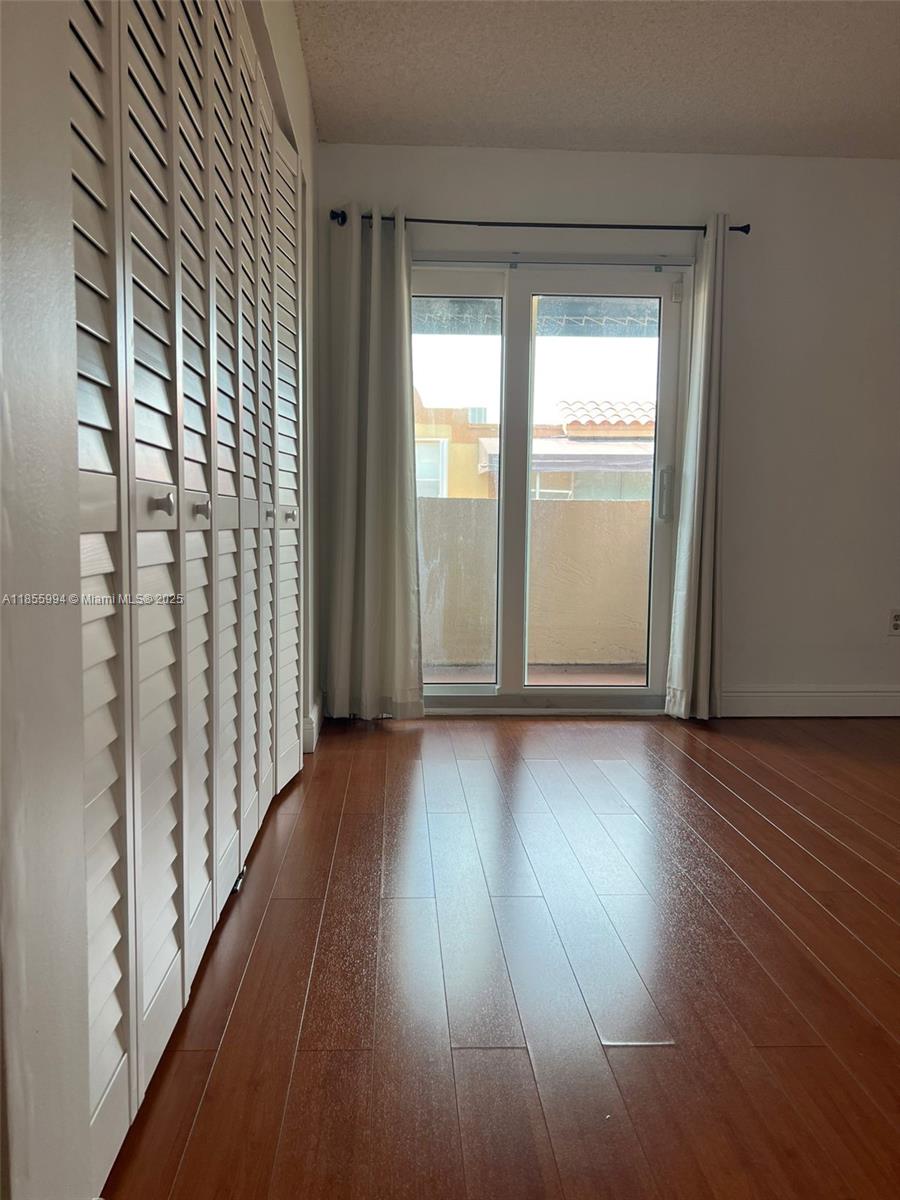 CORAL POINTE TOWNHOMES CO - Residential Lease