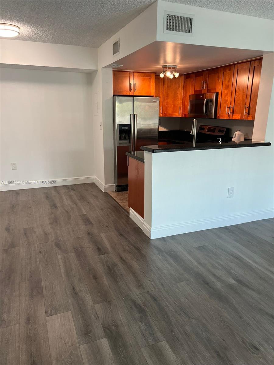 CORAL POINTE TOWNHOMES CO - Residential Lease