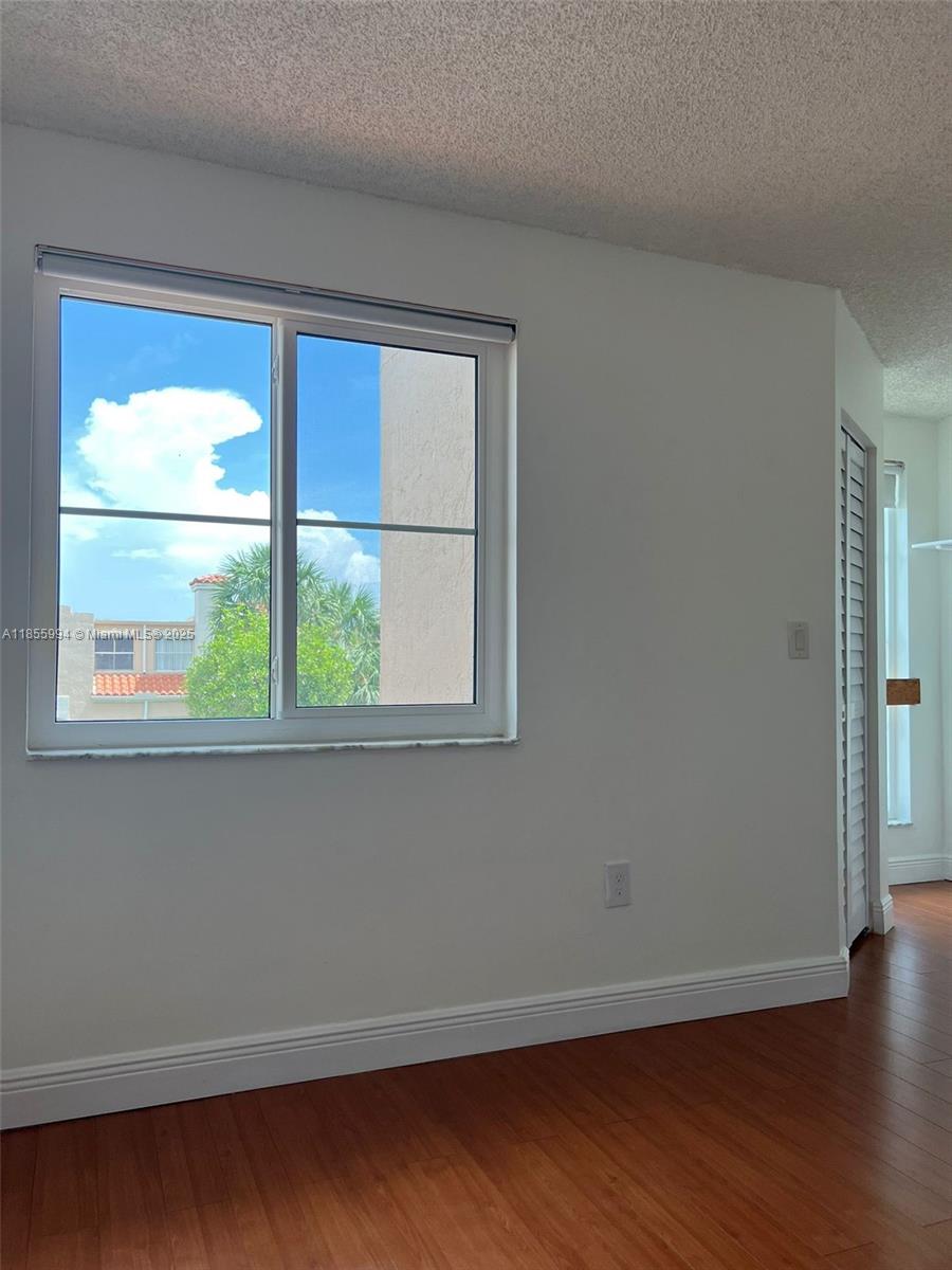 CORAL POINTE TOWNHOMES CO - Residential Lease