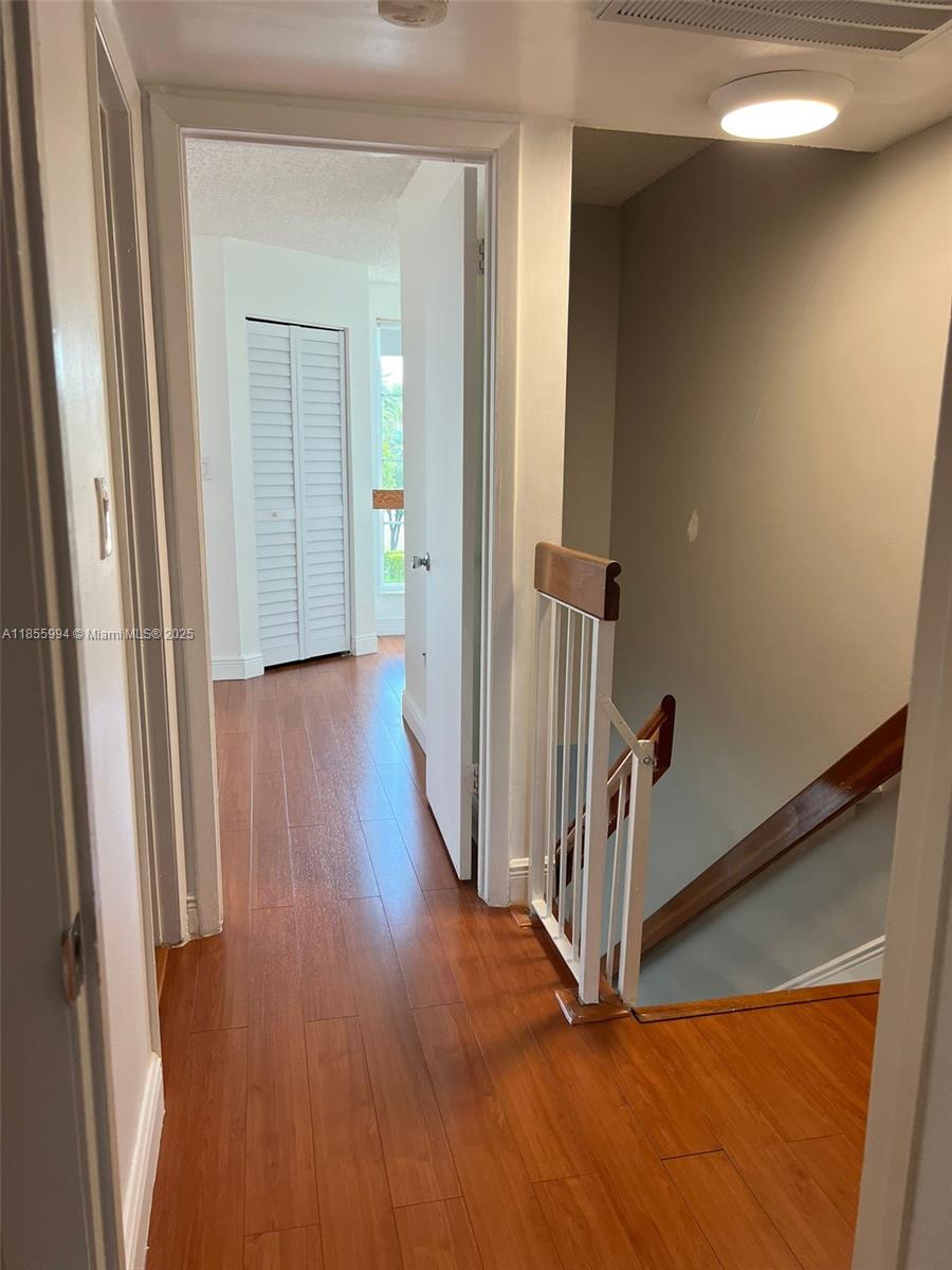 CORAL POINTE TOWNHOMES CO - Residential Lease