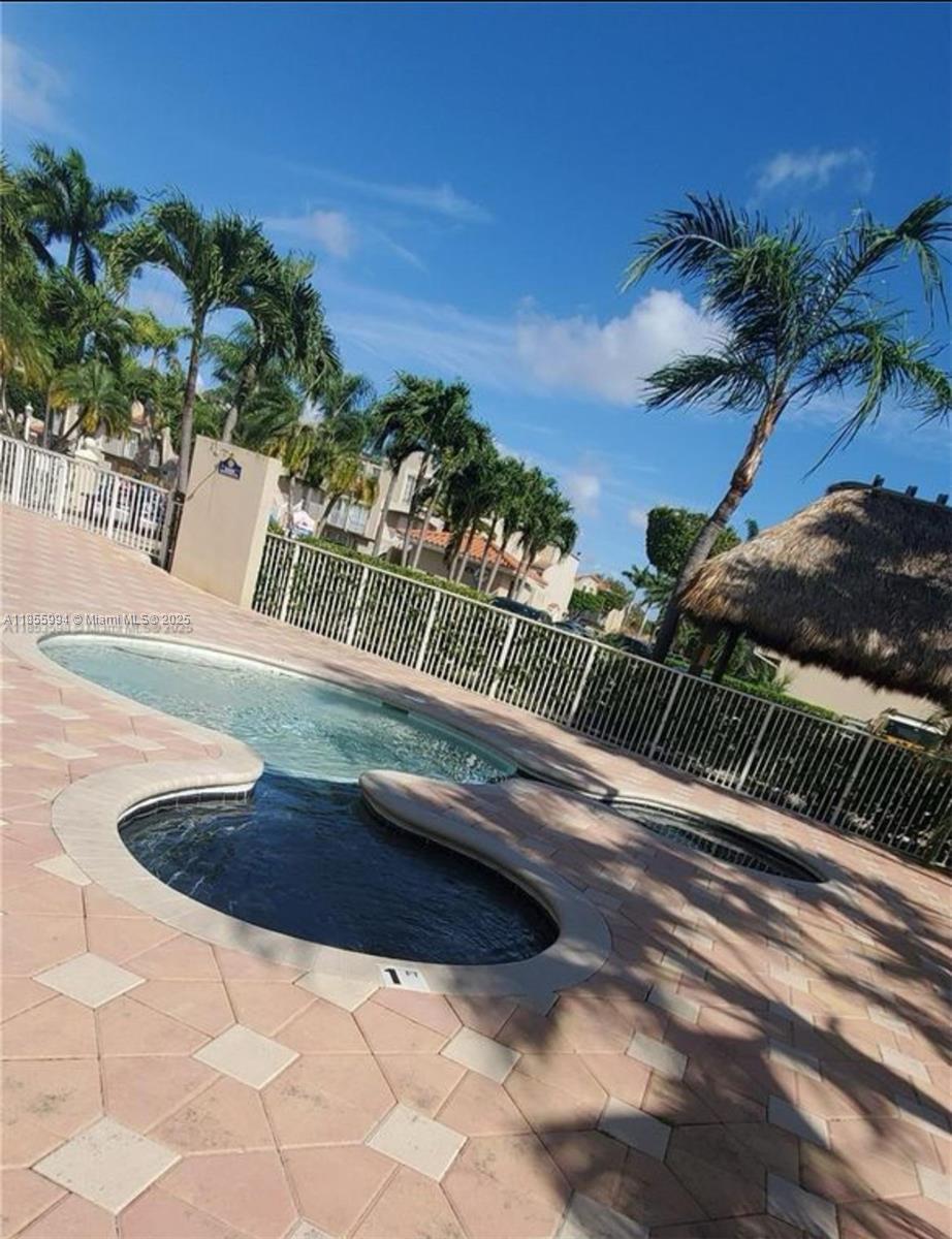 CORAL POINTE TOWNHOMES CO - Residential Lease