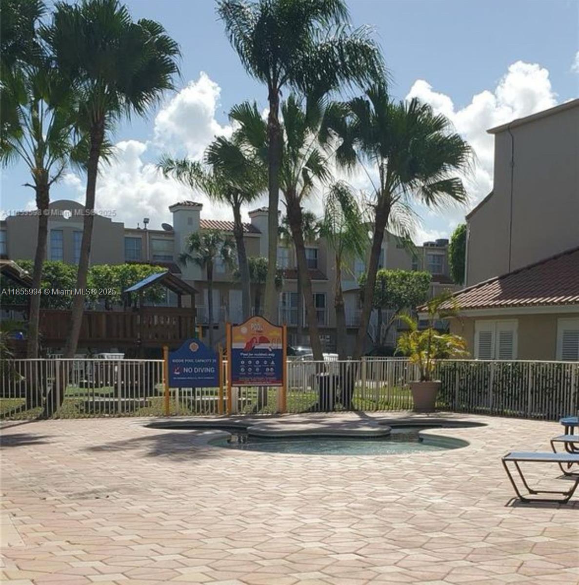 CORAL POINTE TOWNHOMES CO - Residential Lease