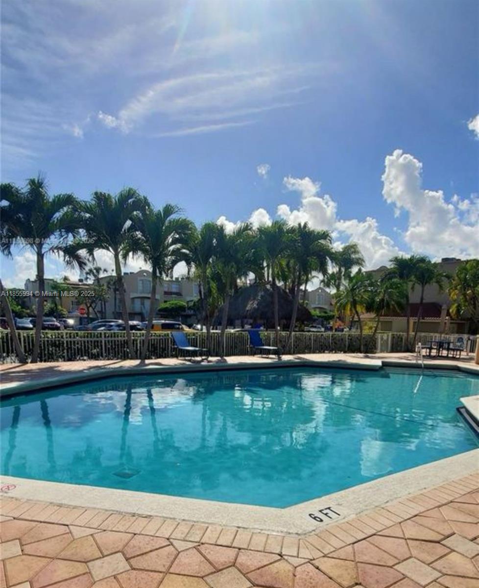 CORAL POINTE TOWNHOMES CO - Residential Lease