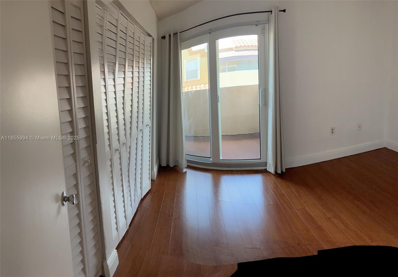 CORAL POINTE TOWNHOMES CO - Residential Lease