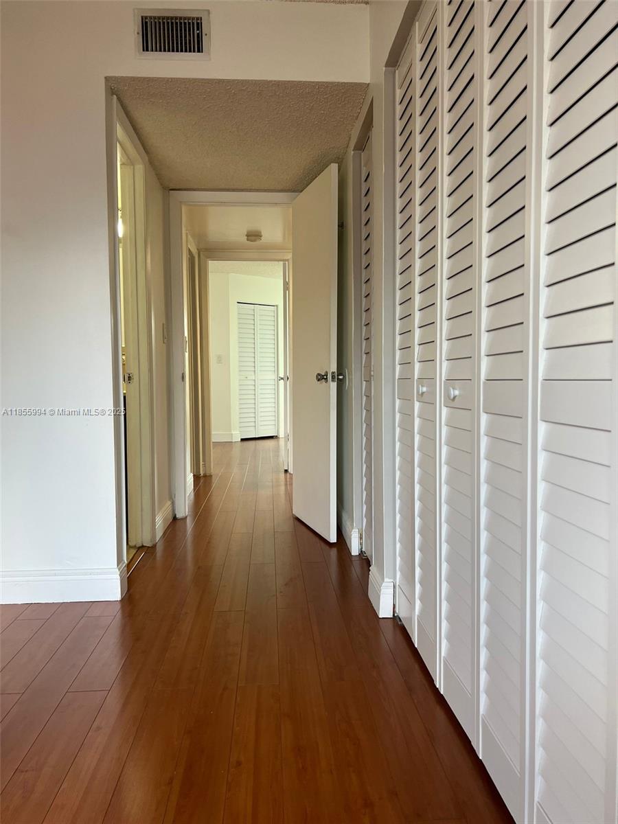 CORAL POINTE TOWNHOMES CO - Residential Lease