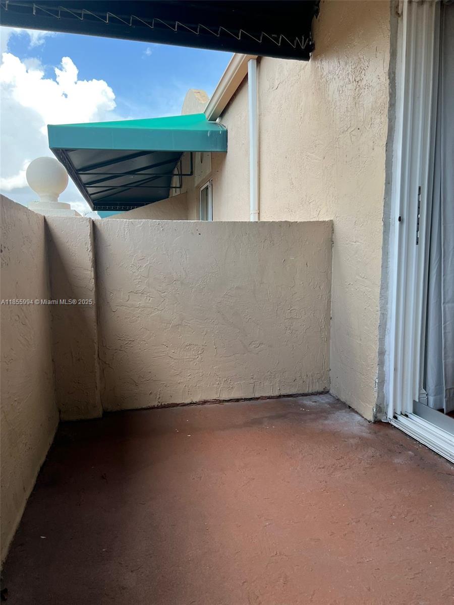 CORAL POINTE TOWNHOMES CO - Residential Lease