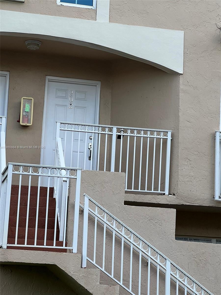 CORAL POINTE TOWNHOMES CO - Residential Lease