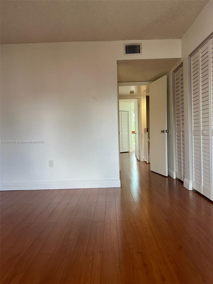 CORAL POINTE TOWNHOMES CO - Residential Lease