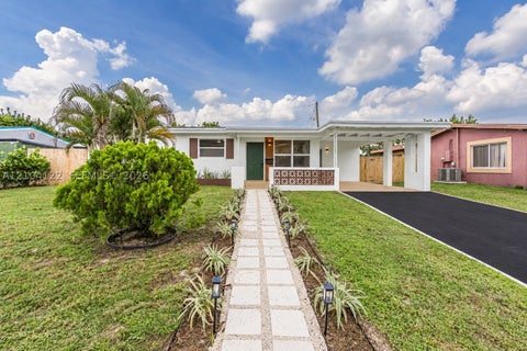 Photo of 471 SW 27th Ter, Fort Lauderdale, FL 33312 (MLS # A12104122)