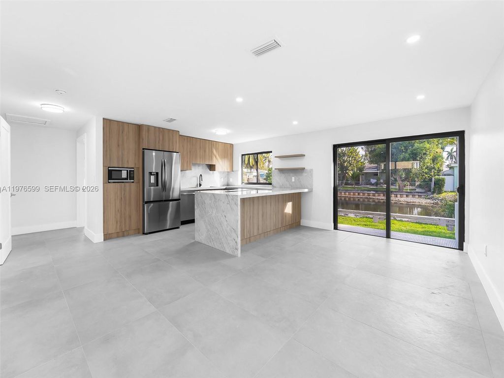 Photo of 212 SW 7th St, Hallandale Beach, FL 33009 (MLS # A11976599)