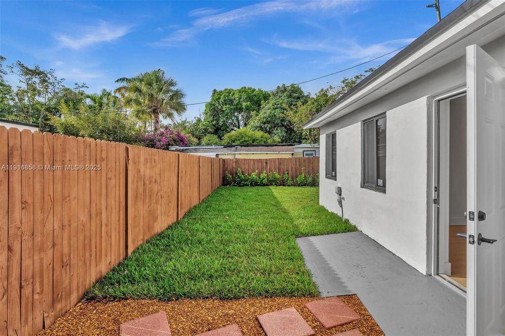 Photo of 1123 NE 1st Ave #2, Fort Lauderdale, FL 33304 (MLS # A11916858)