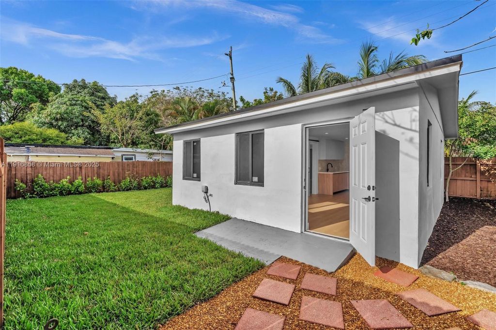 Photo of 1123 NE 1st Ave #2, Fort Lauderdale, FL 33304 (MLS # A11916858)