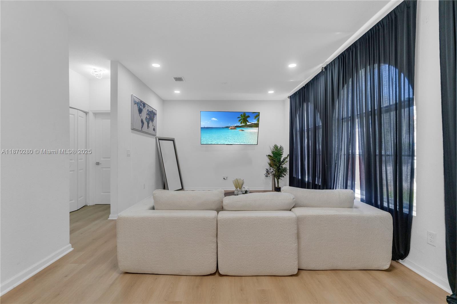 EDC ASSOCIATES PLAT - Residential Lease