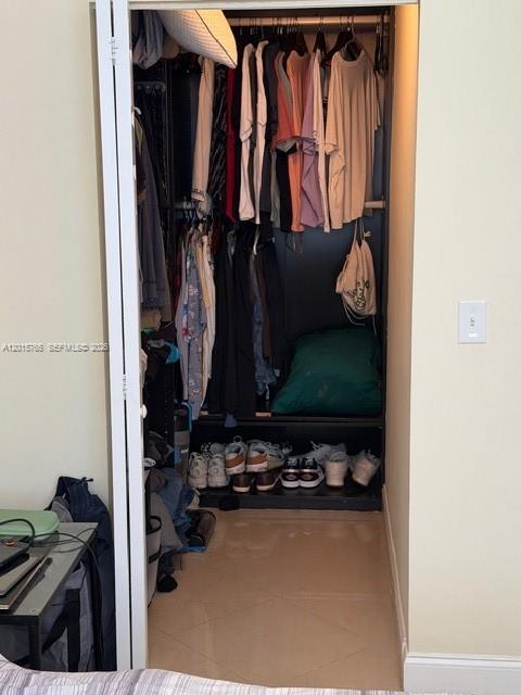 DEVONAIRE CONDO - Residential Lease