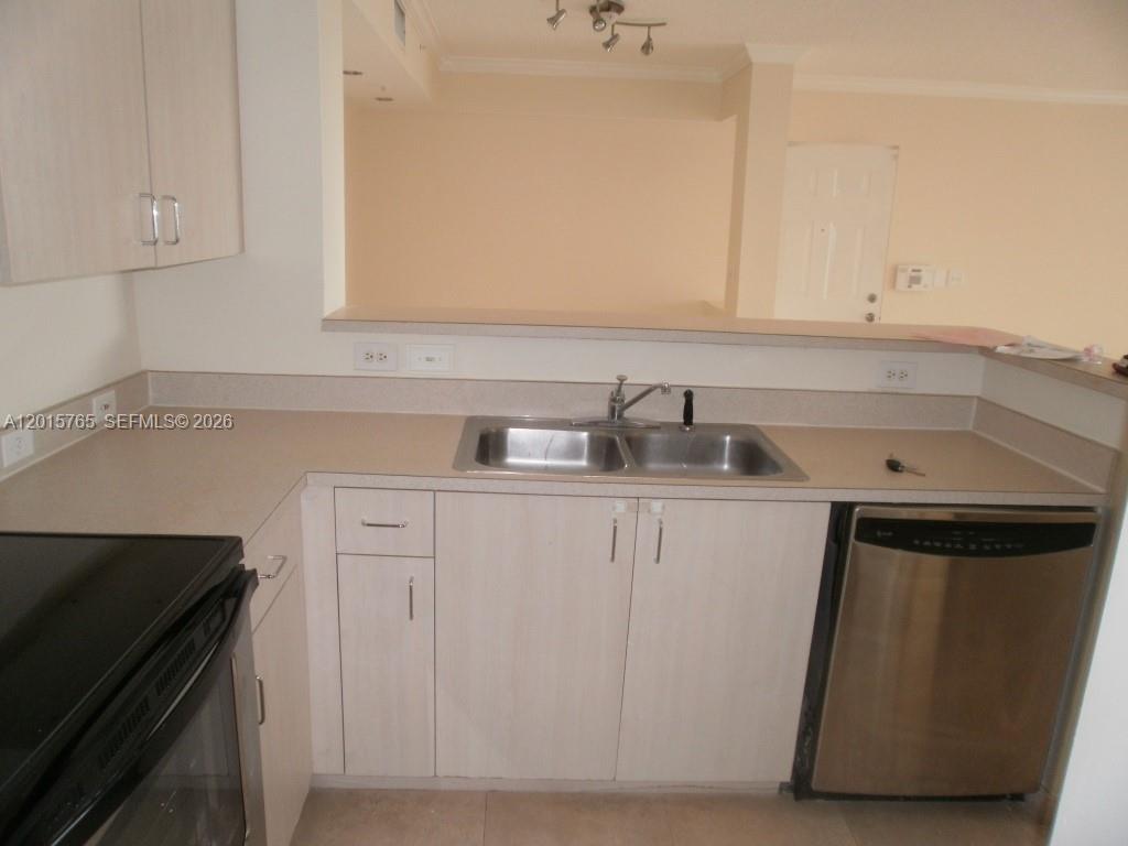 DEVONAIRE CONDO - Residential Lease