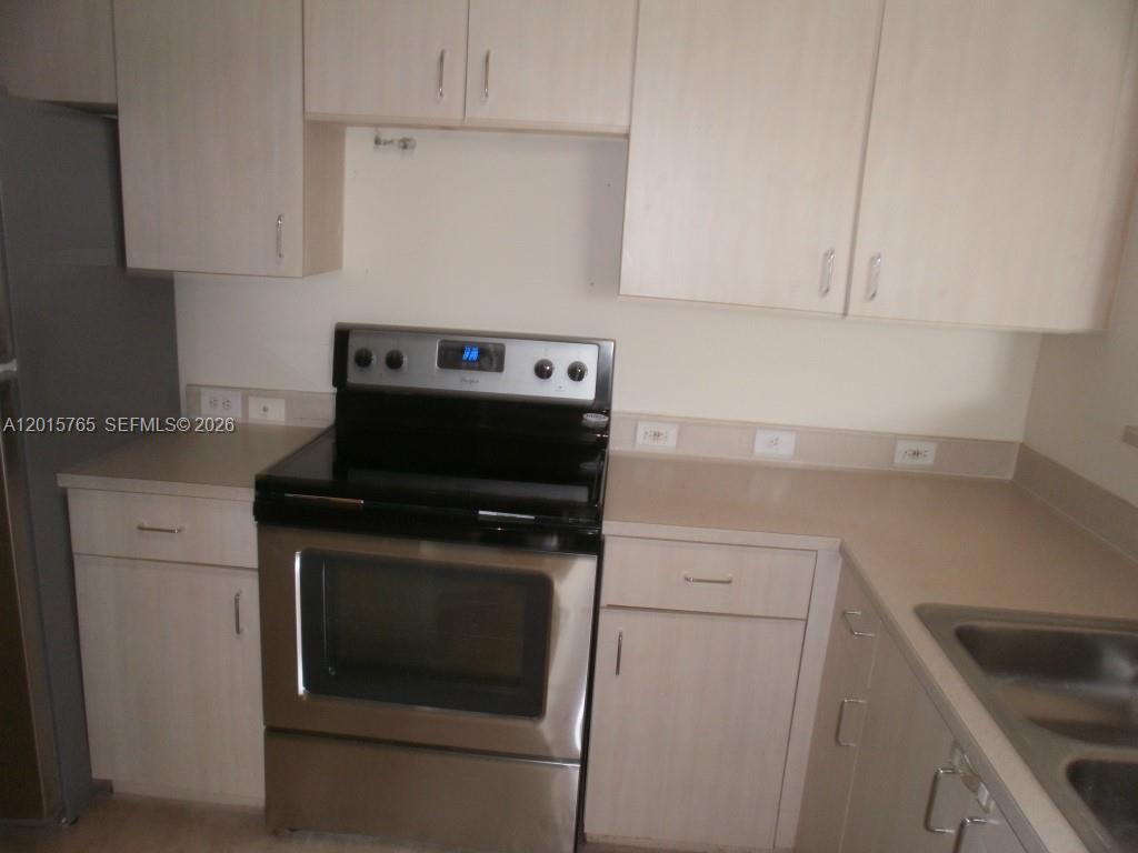 DEVONAIRE CONDO - Residential Lease