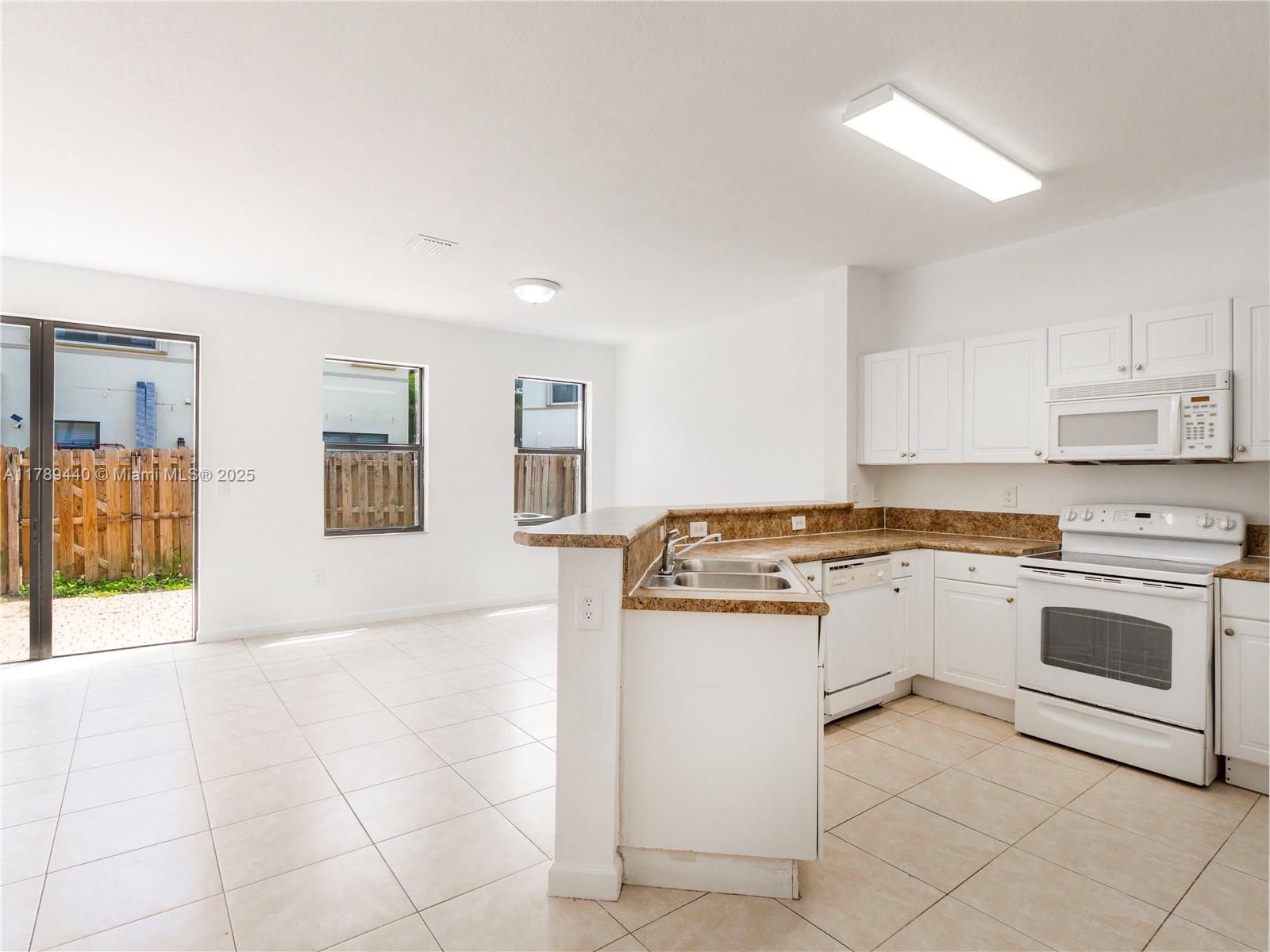 SILVER PALM EAST SECTION - Residential