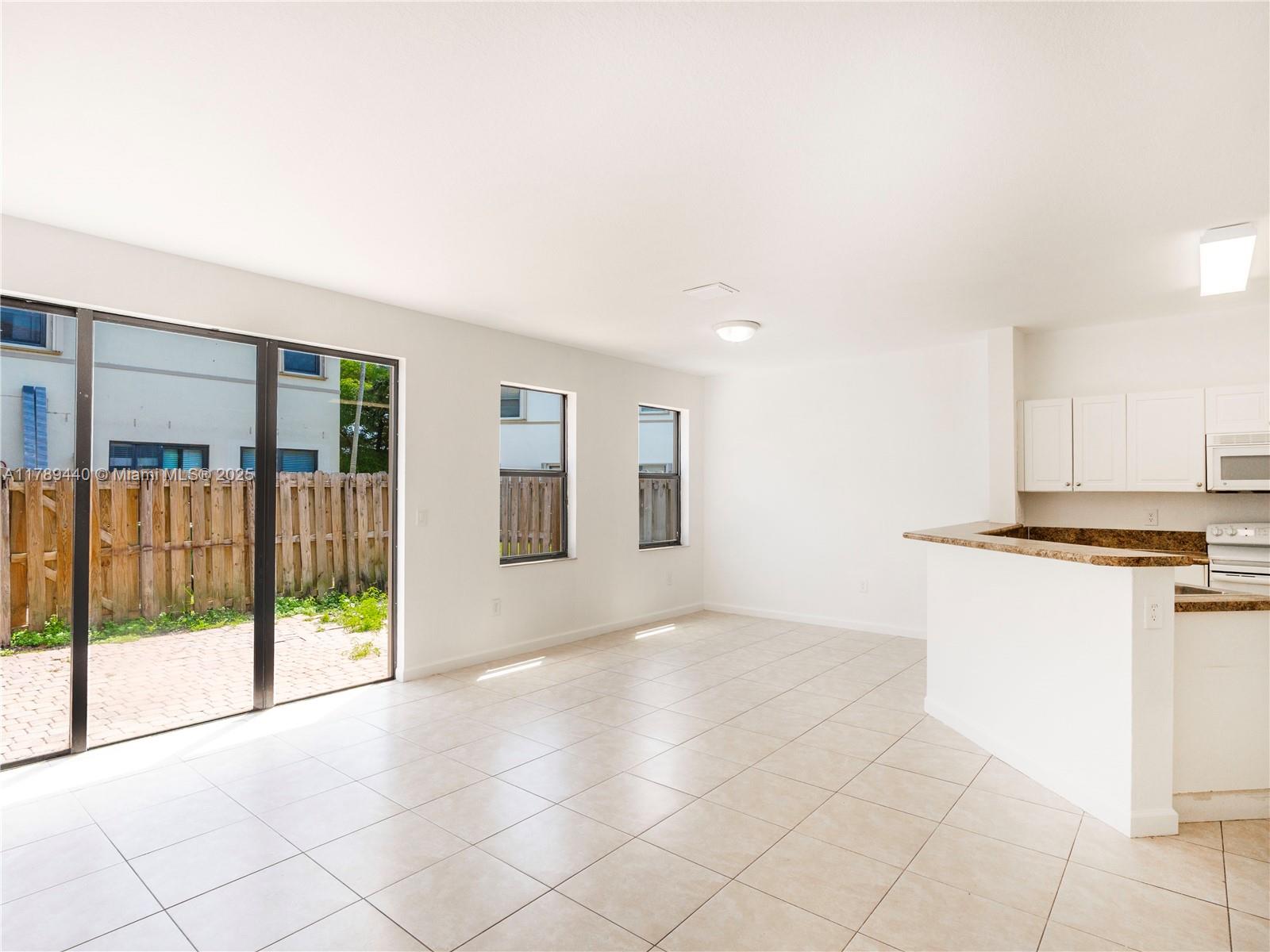 SILVER PALM EAST SECTION - Residential