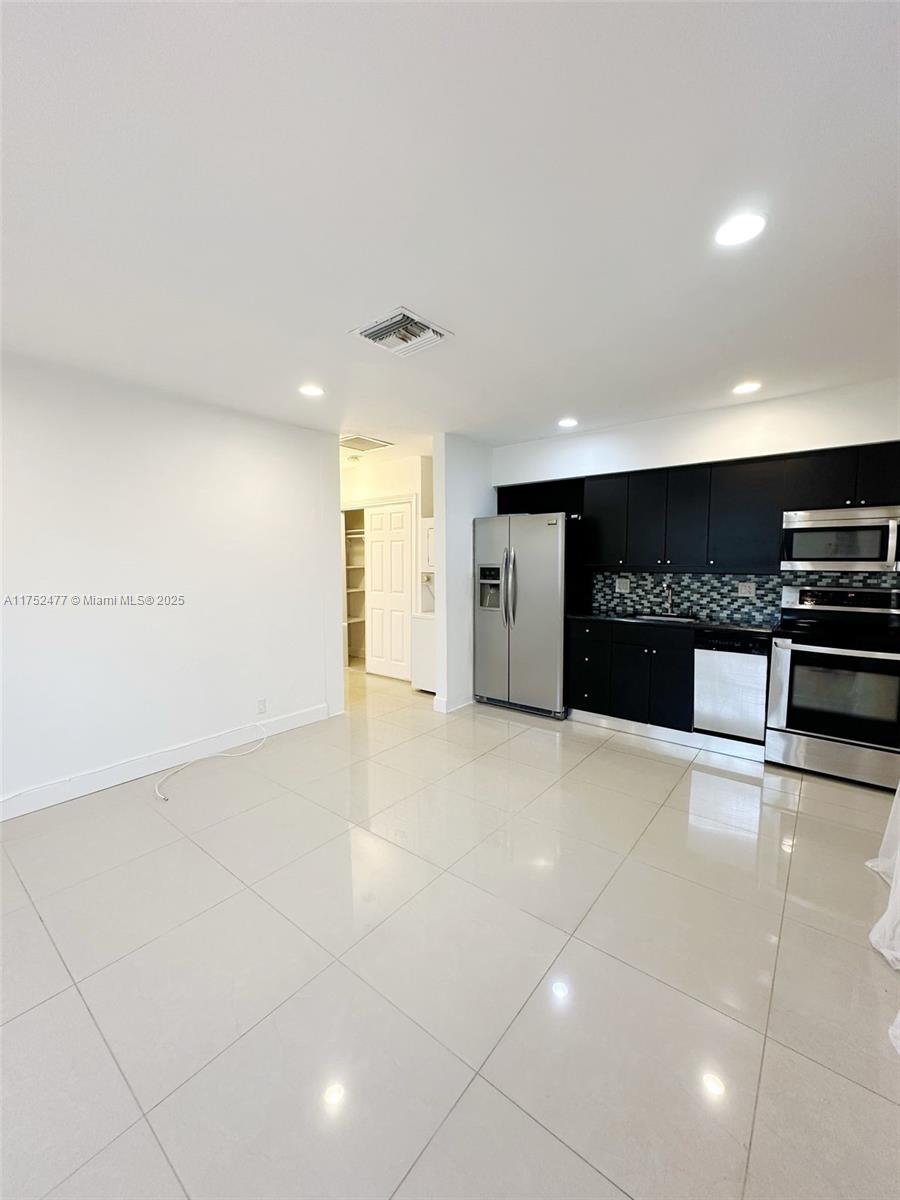 VICTORIA ISLES - Residential Lease