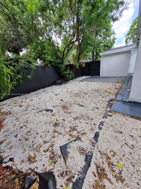 Single Family Residence in Miami FL 11740 sw 190th terr rd 20.jpg