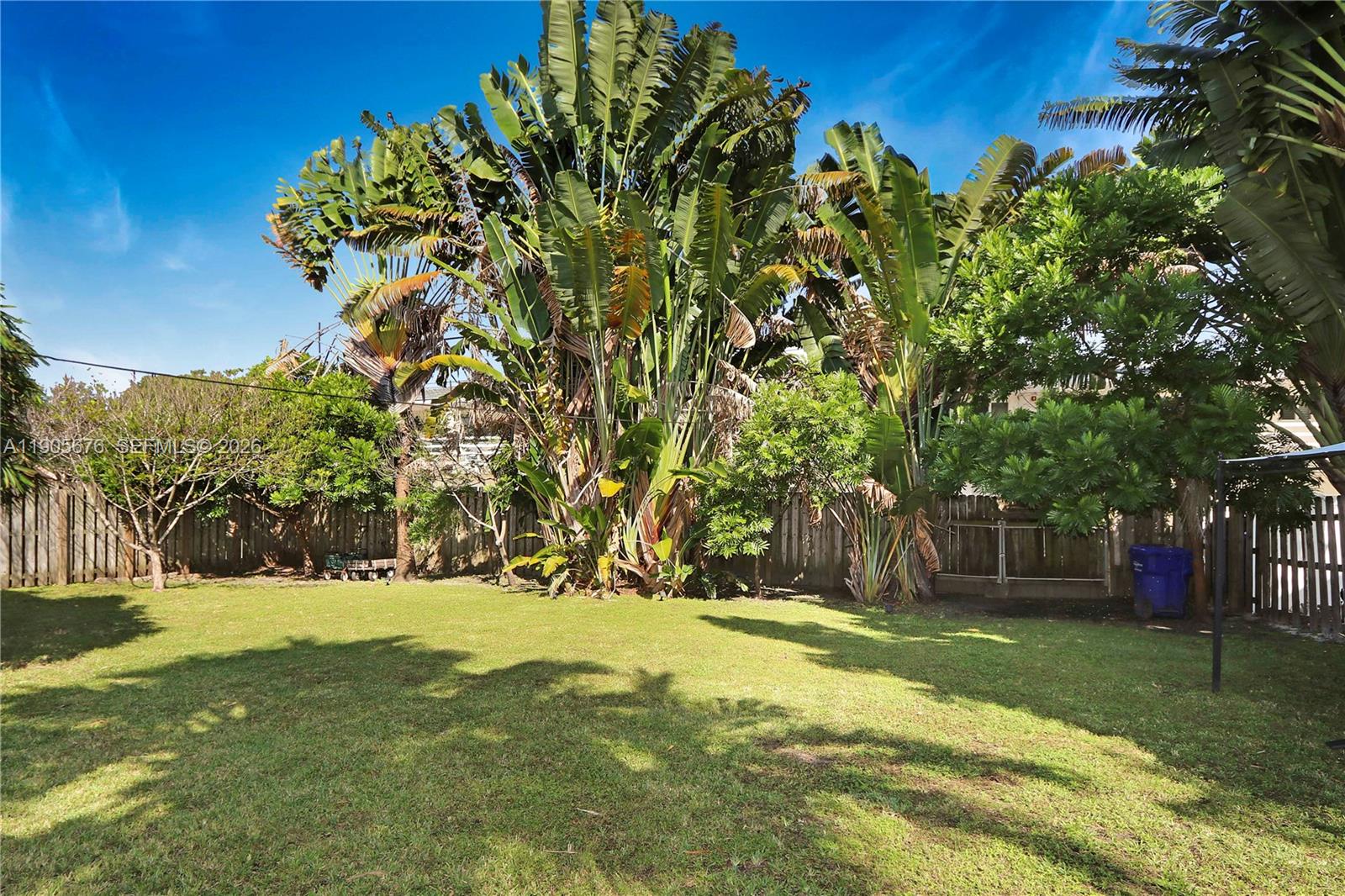 HOLLYWOOD COUNTRY CLUB DI - Residential