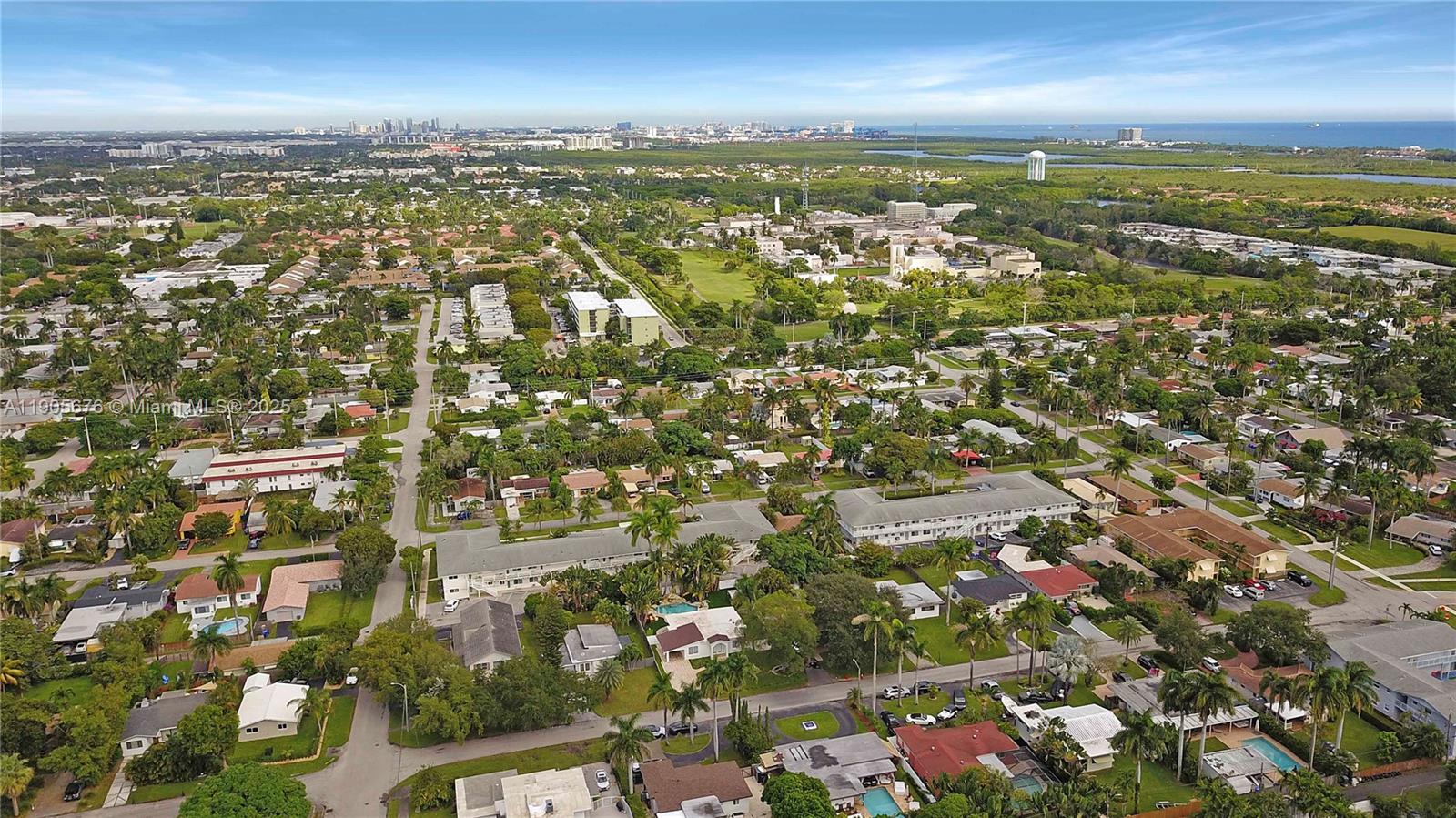 HOLLYWOOD COUNTRY CLUB DI - Residential