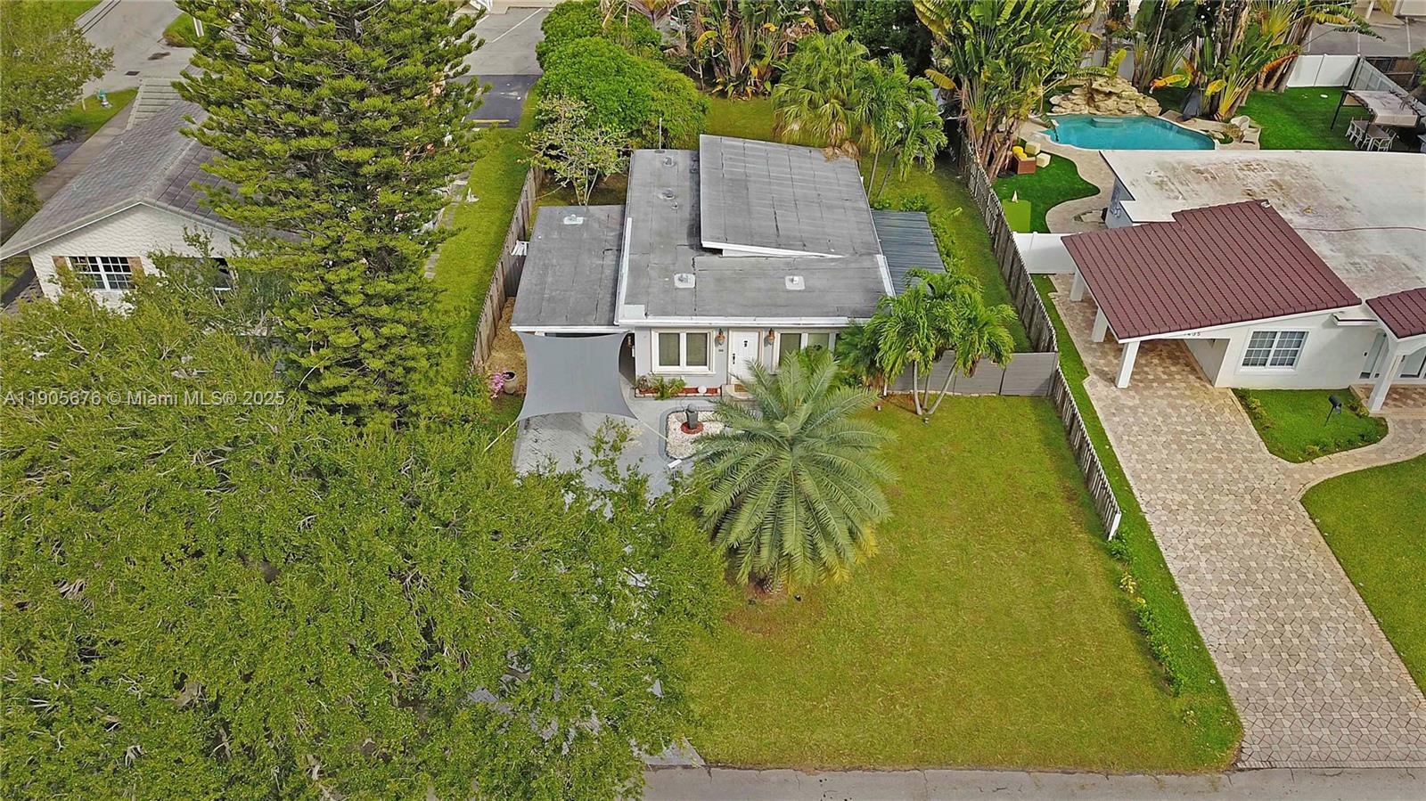 HOLLYWOOD COUNTRY CLUB DI - Residential