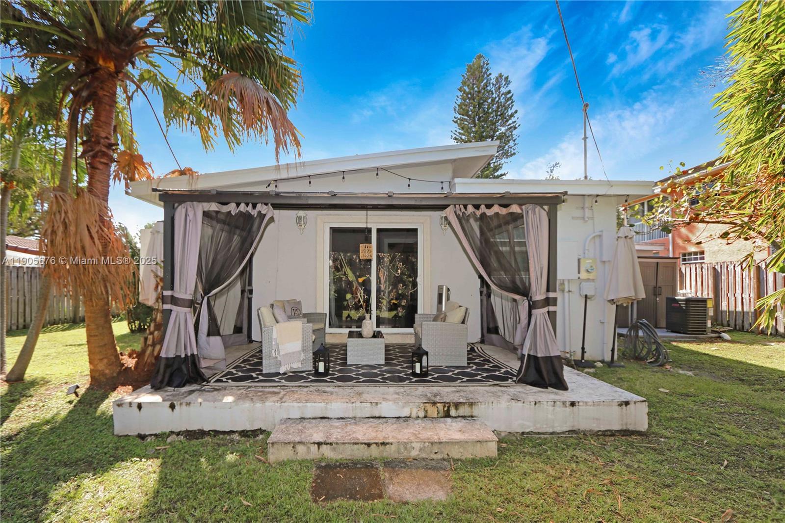 HOLLYWOOD COUNTRY CLUB DI - Residential