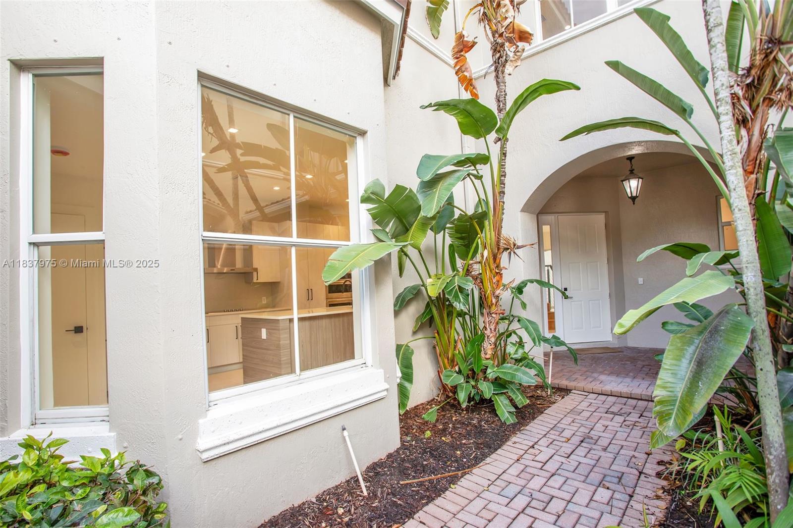 834 Spinnaker Dr E, Hollywood, FL, 33019/$1,134,000 4 834 Spinnaker Dr E