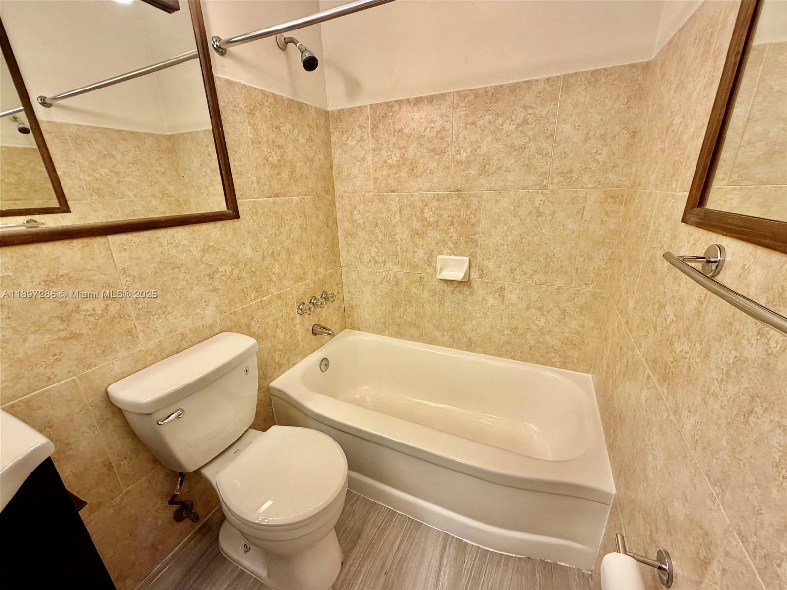 TOWNE APARTMENTS ASSOCIAT - Residential Lease