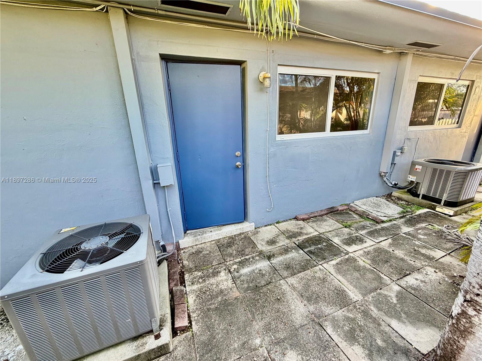 TOWNE APARTMENTS ASSOCIAT - Residential Lease