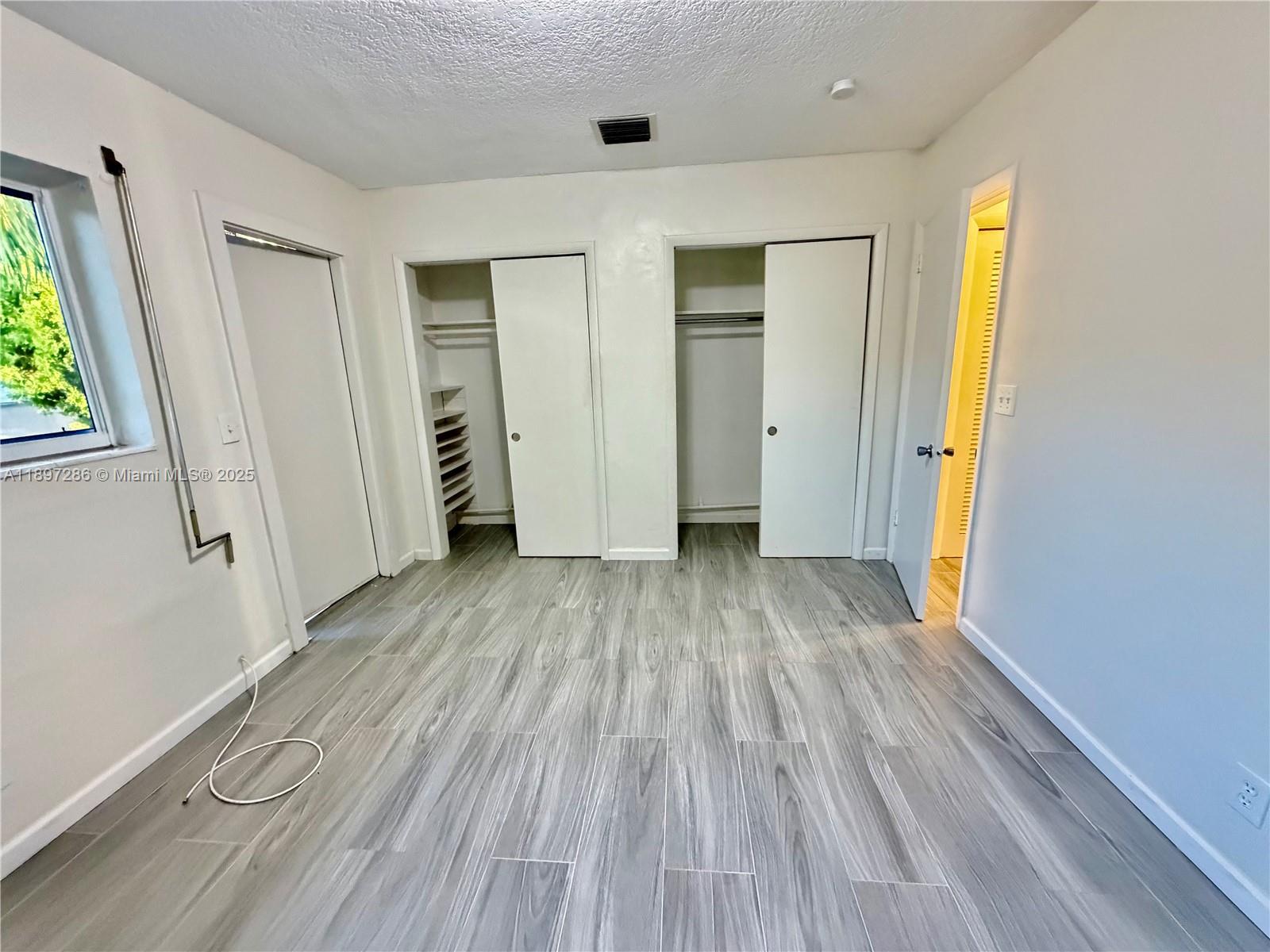 TOWNE APARTMENTS ASSOCIAT - Residential Lease