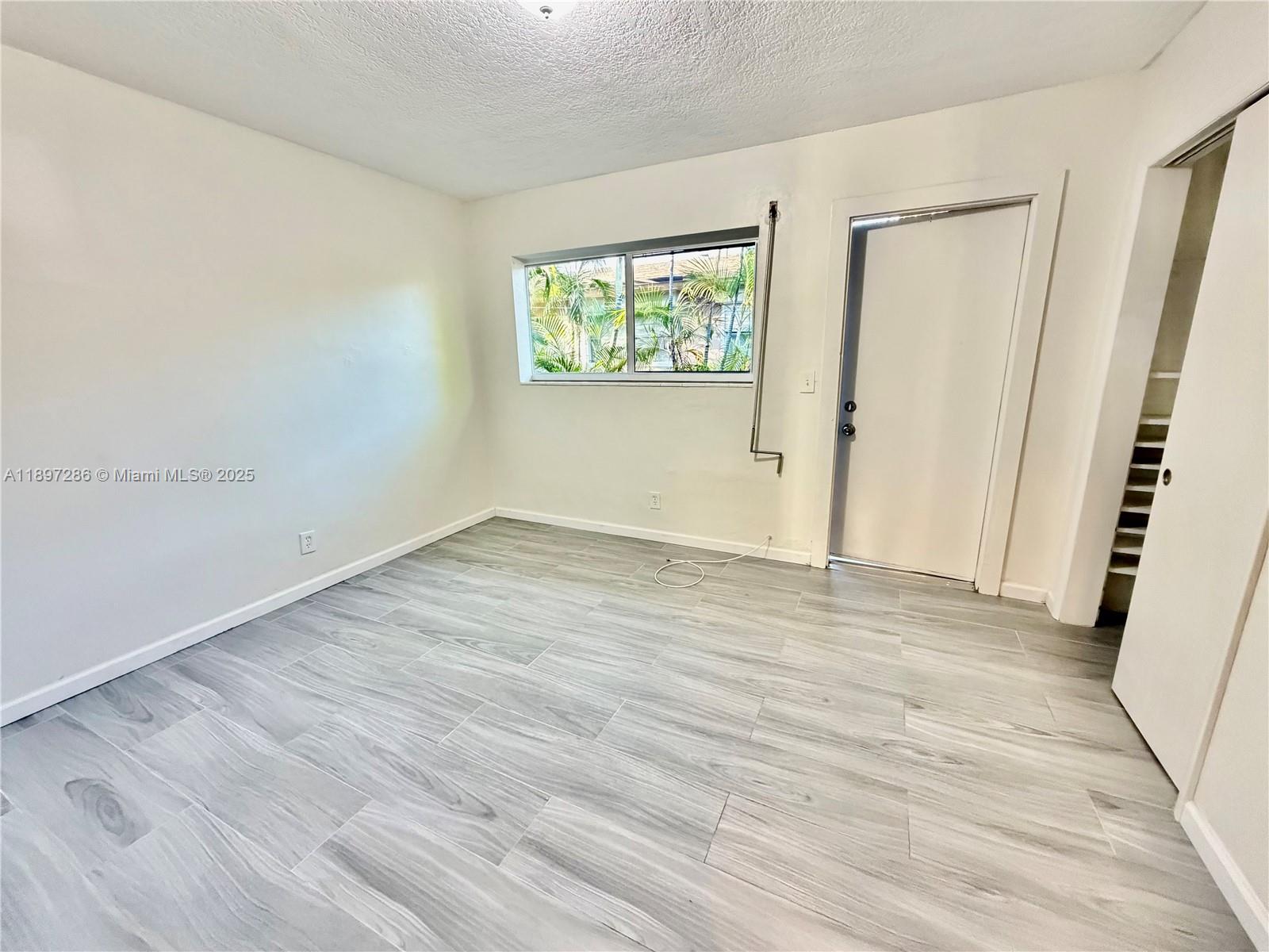 TOWNE APARTMENTS ASSOCIAT - Residential Lease