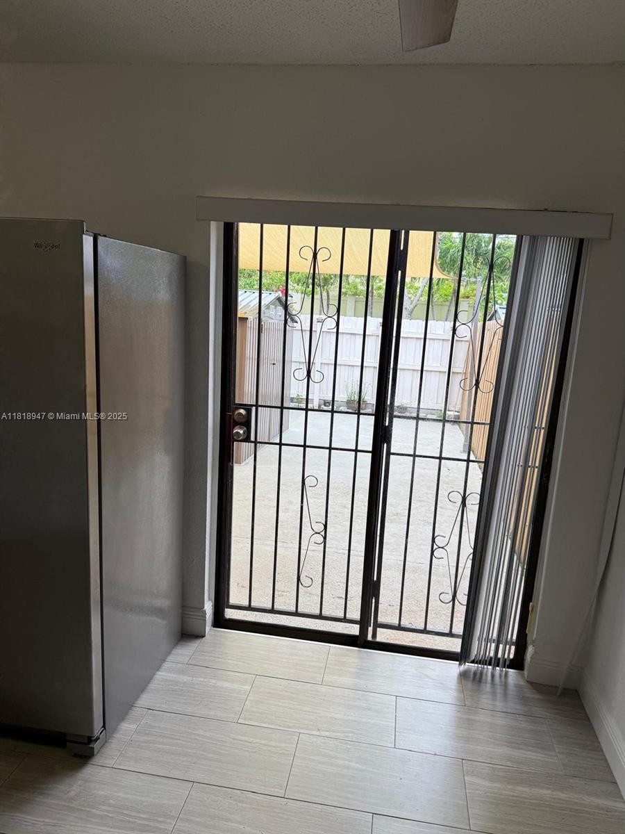 MIDWAY MANSIONS TOWNHOMES - Residential Lease