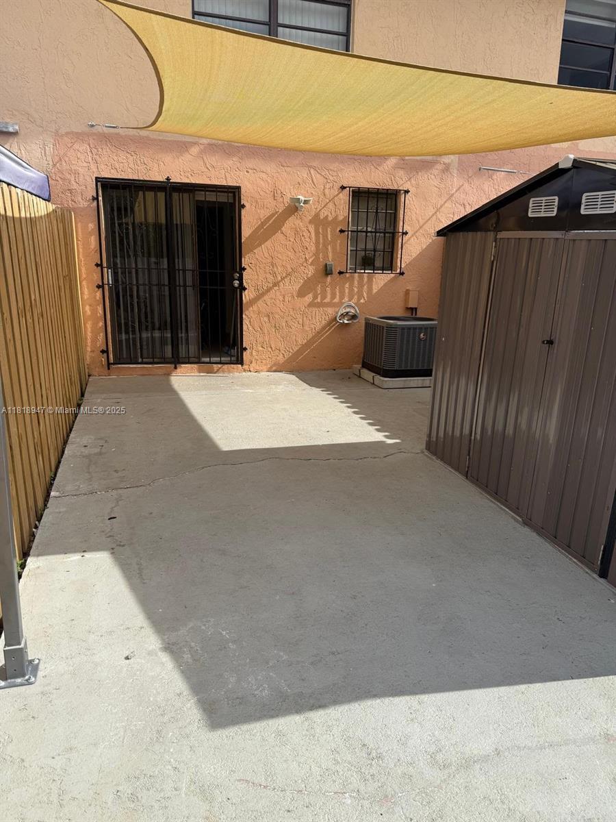 MIDWAY MANSIONS TOWNHOMES - Residential Lease