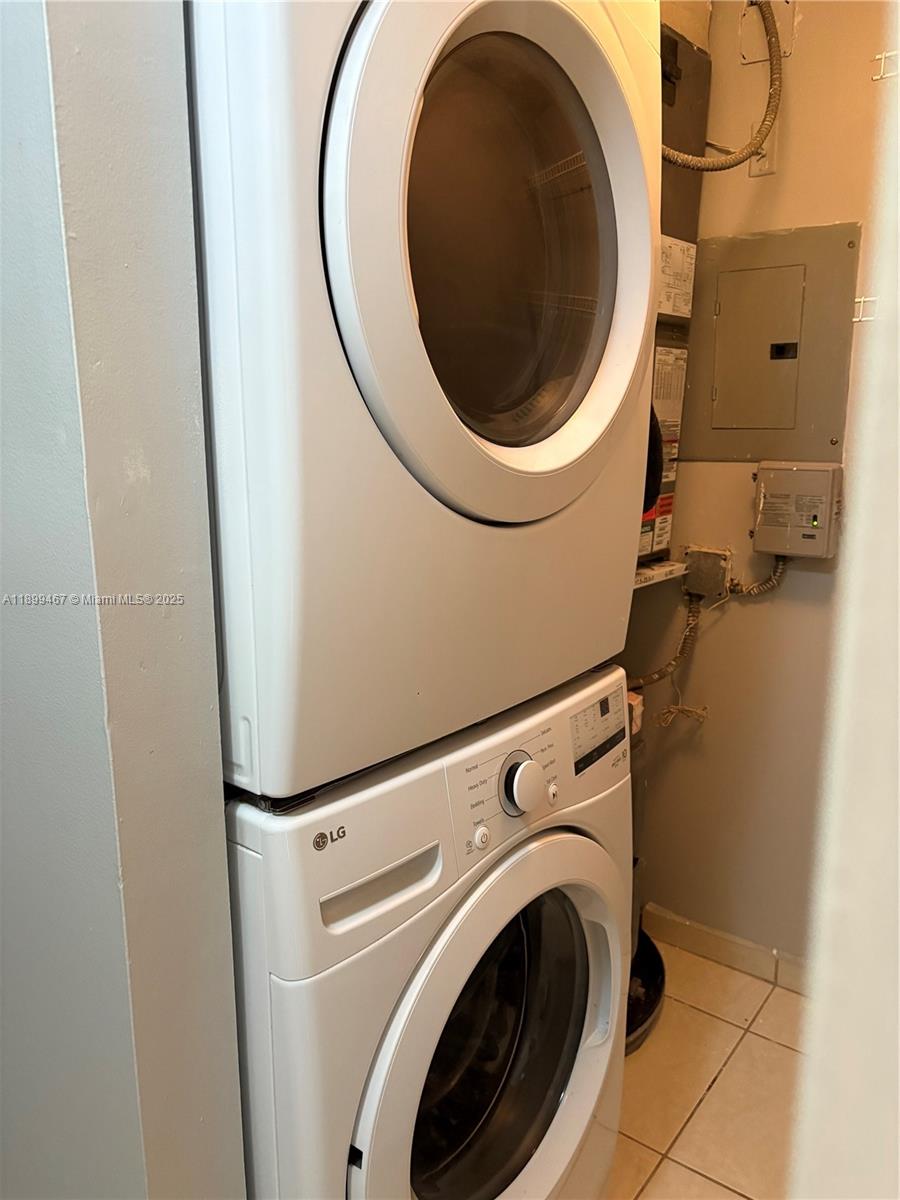 INTRACOASTAL POINT CONDO - Residential Lease