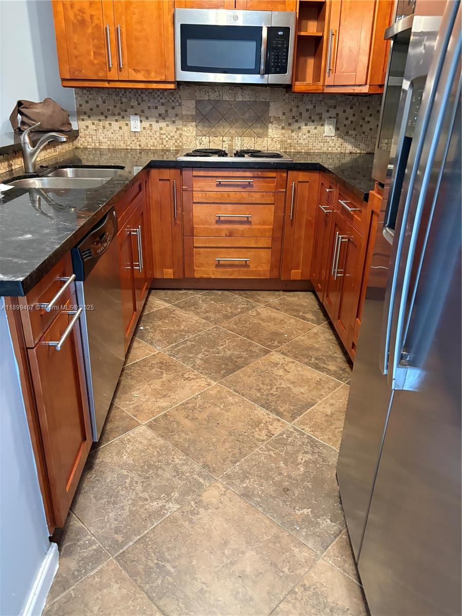 INTRACOASTAL POINT CONDO - Residential Lease