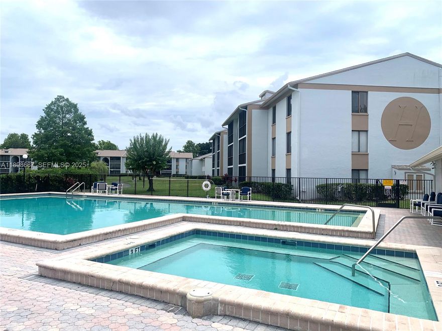 Available December 1, 2025!
Hablo español. Beautifully maintained 2 bed / 2 bath condo on the 2nd floor in the gated community of The Club at Orlando. Freshly painted with a spacious living/dining area, large primary bedroom with walk-in closet, in-unit laundry, and a screened-in balcony with extra storage.

Utilities included: Water, sewer, garbage, basic cable, and internet — tenant only pays electricity.

Community amenities include a pool, spa, tennis courts, and community room. Conveniently located near the coffee shops, Hwy 417, shopping plaza, restaurants, dining, hospital; AdventHealth East Orlando, and the University of Central Florida (UCF).