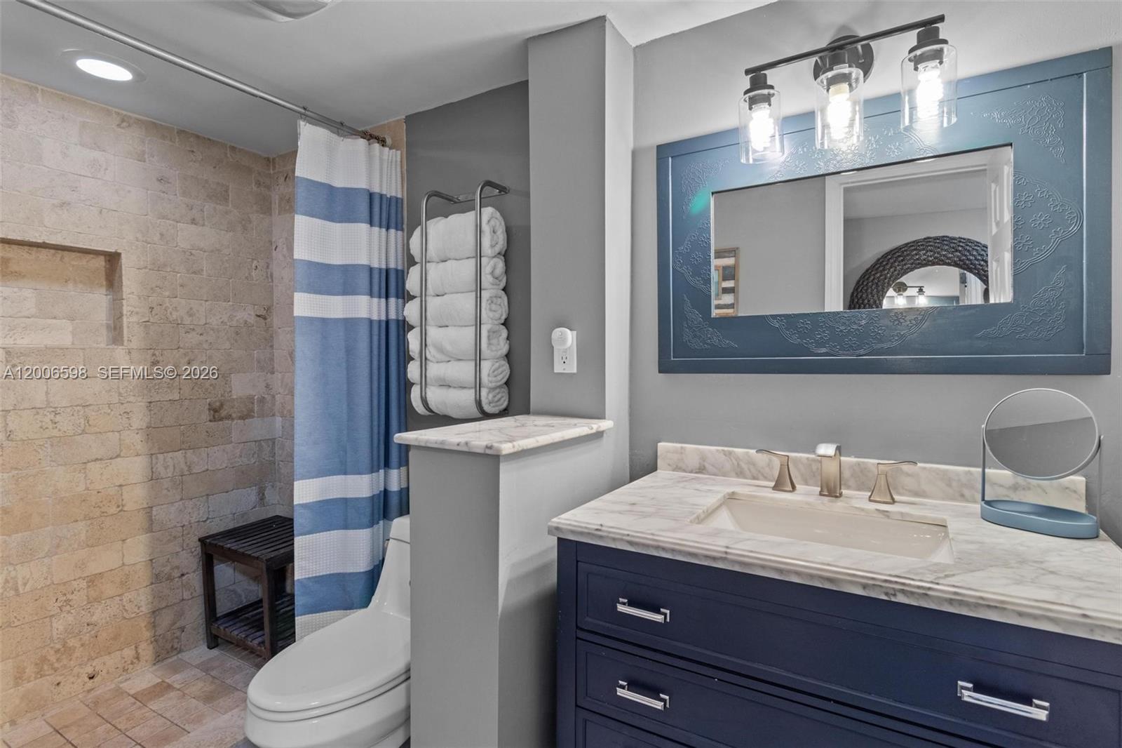 EXECUTIVE BAY CLUB - Residential