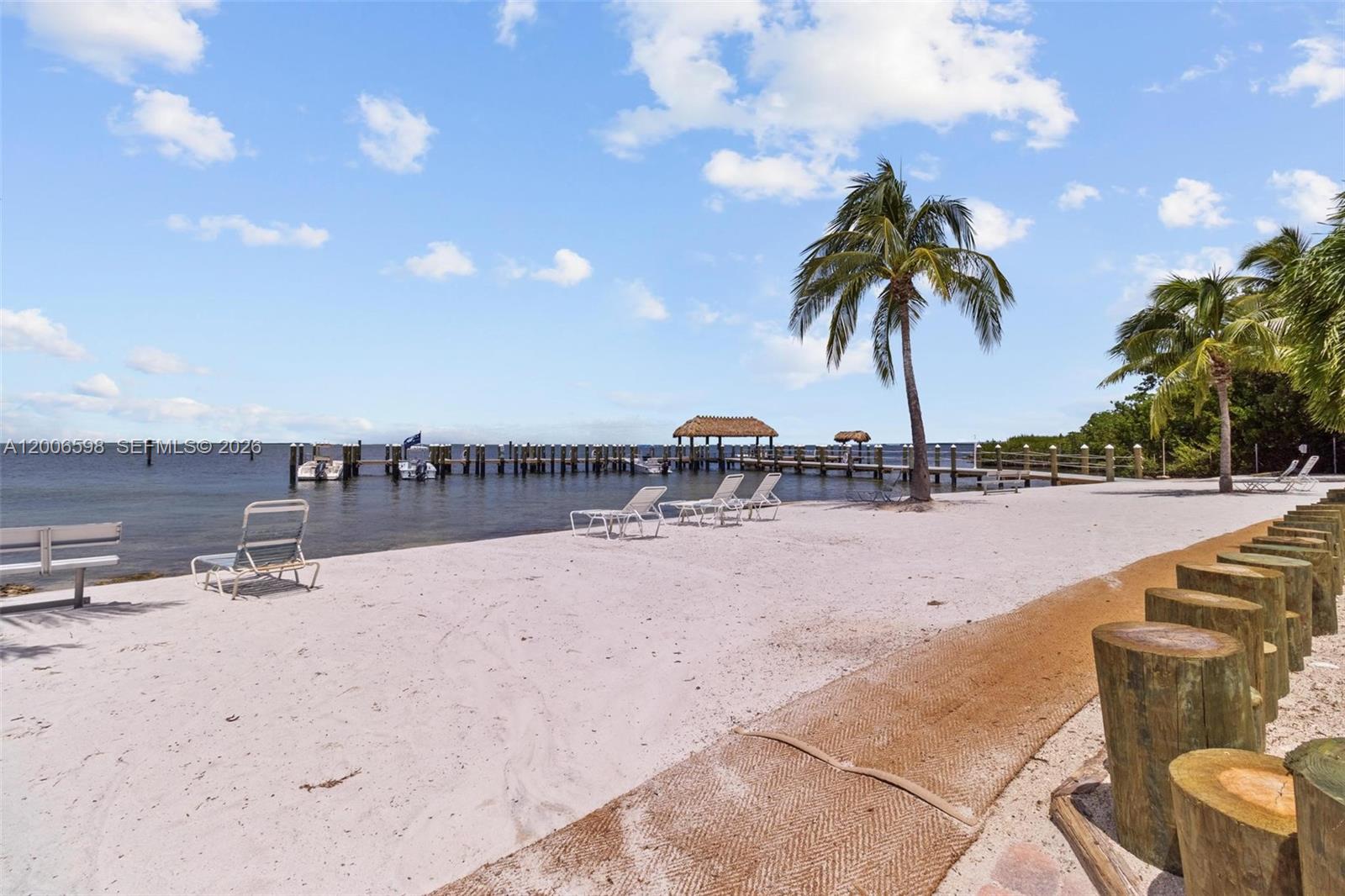 EXECUTIVE BAY CLUB - Residential