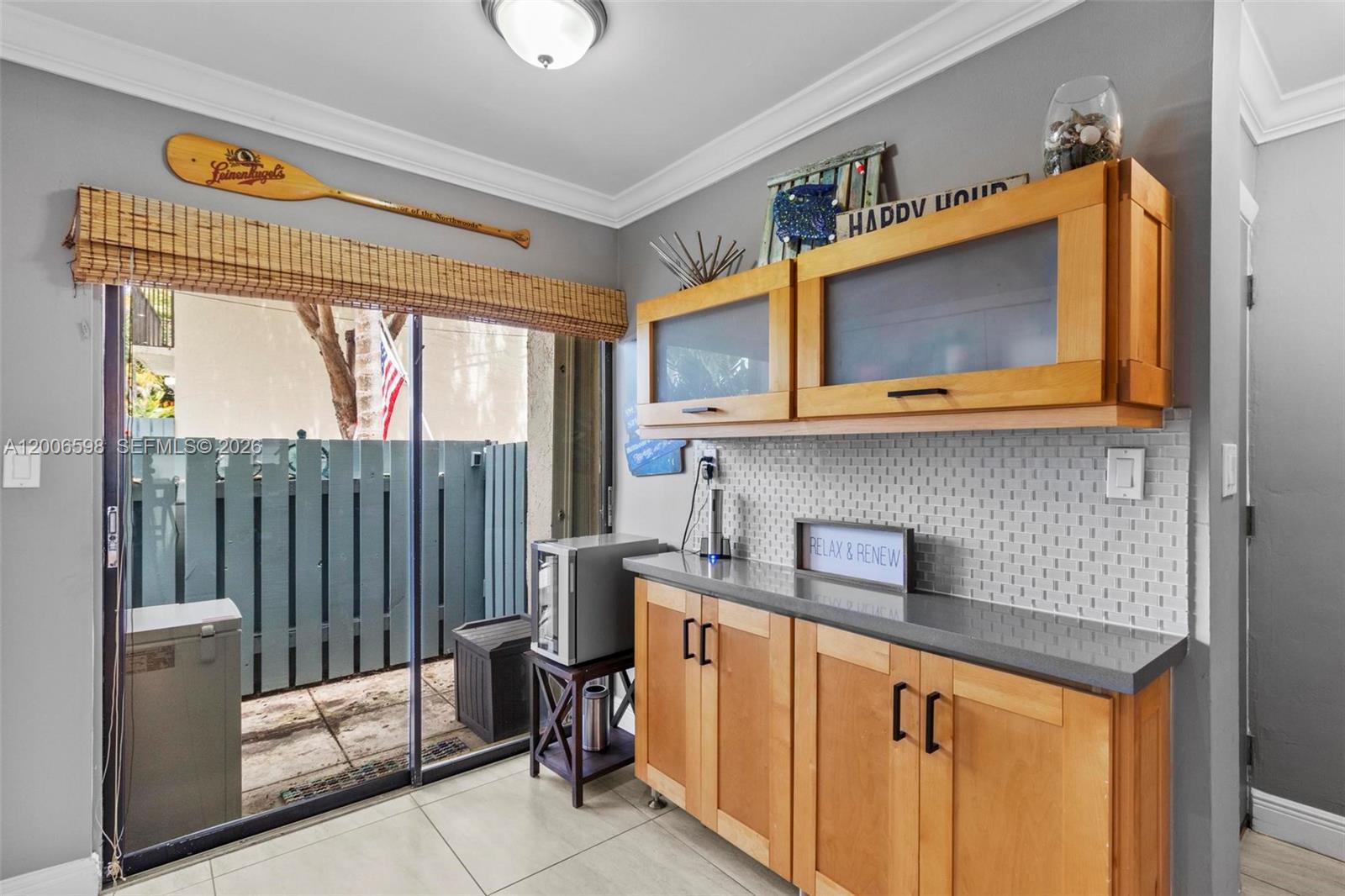 EXECUTIVE BAY CLUB - Residential