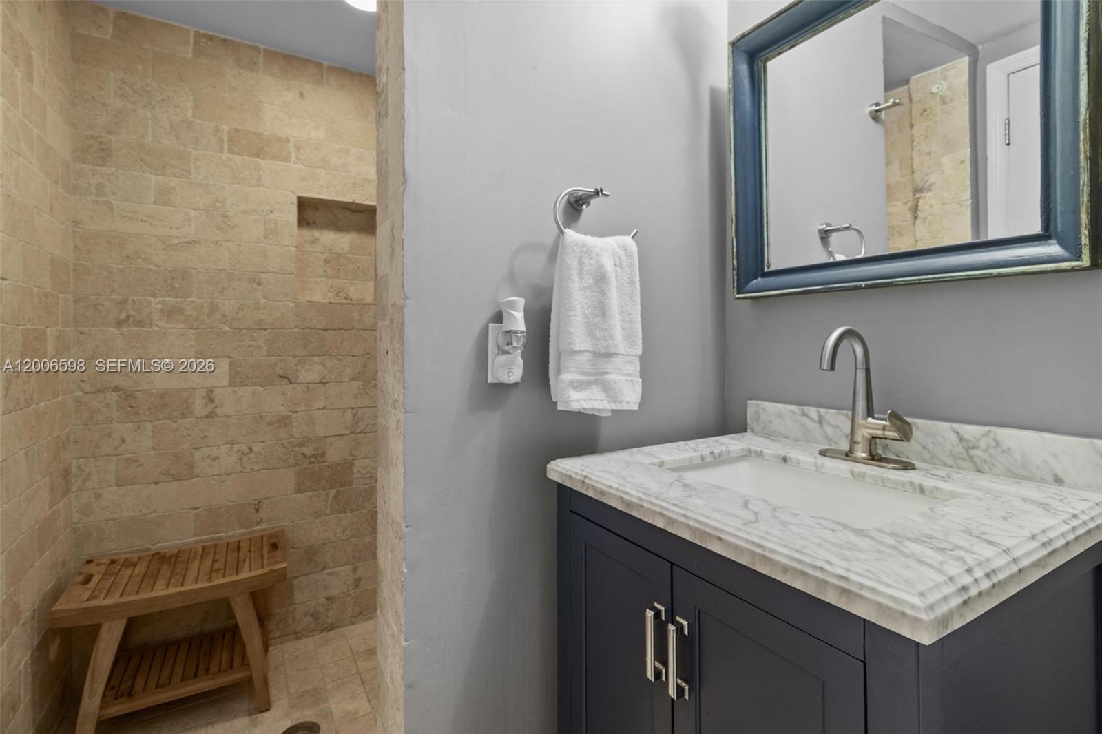 EXECUTIVE BAY CLUB - Residential