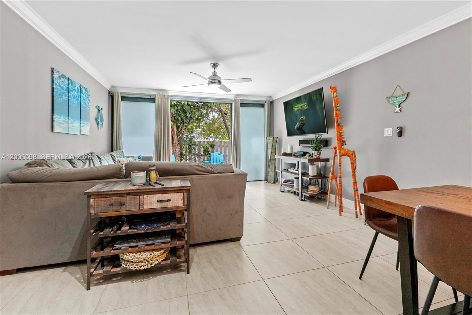 EXECUTIVE BAY CLUB - Residential